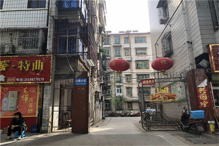 和美馨苑套二81平米带附房55万！